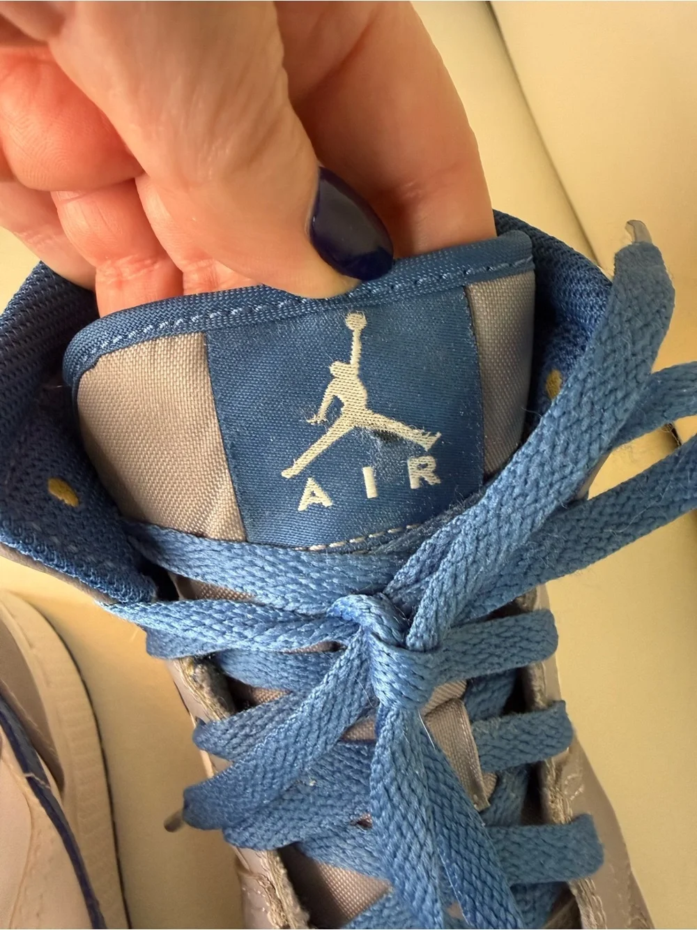 Kids’ Nike Air Jordan 1 Mid - White / Gray / Blue